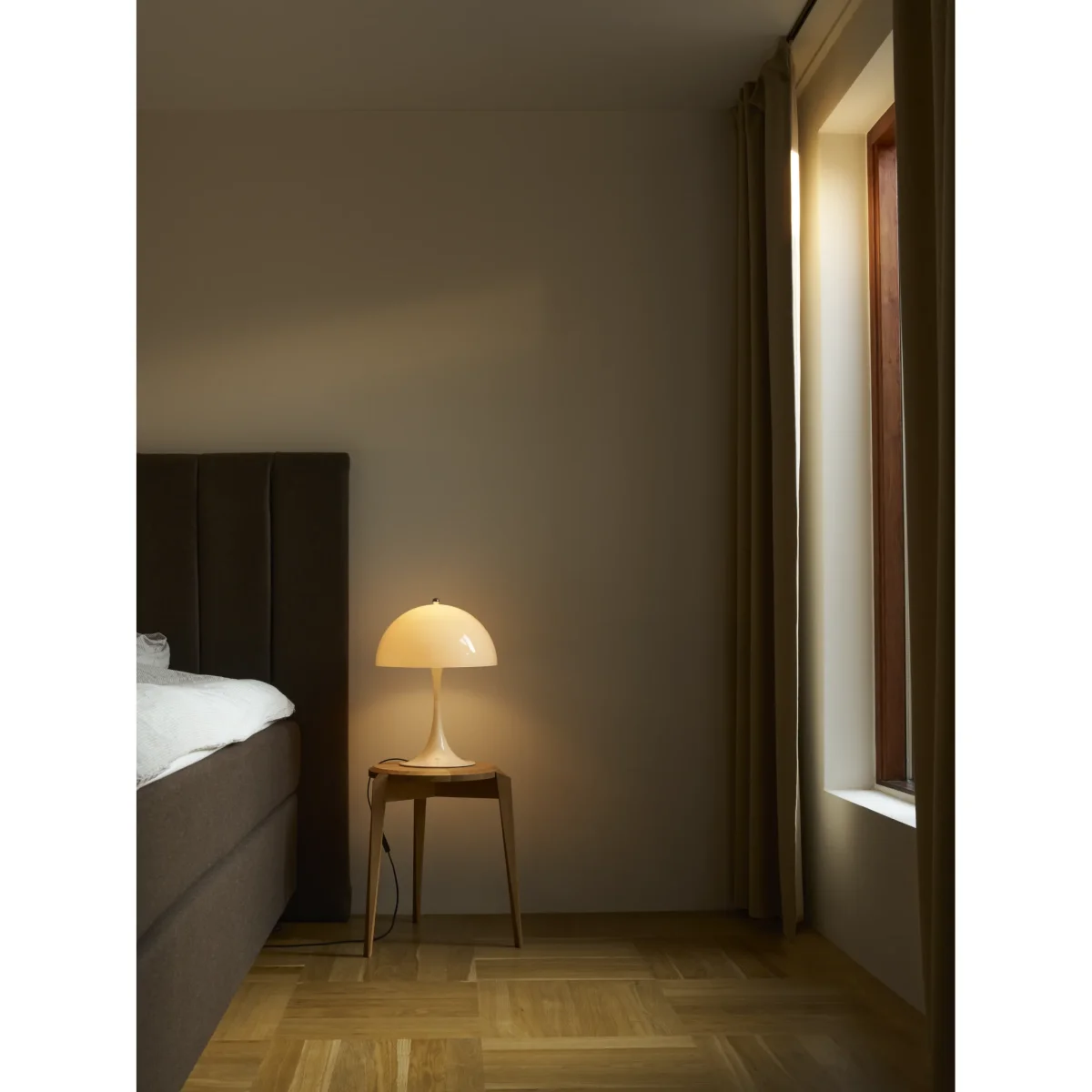 PANTHELLA 320 OPAL BEIGE BORDLAMPE - Billede 3