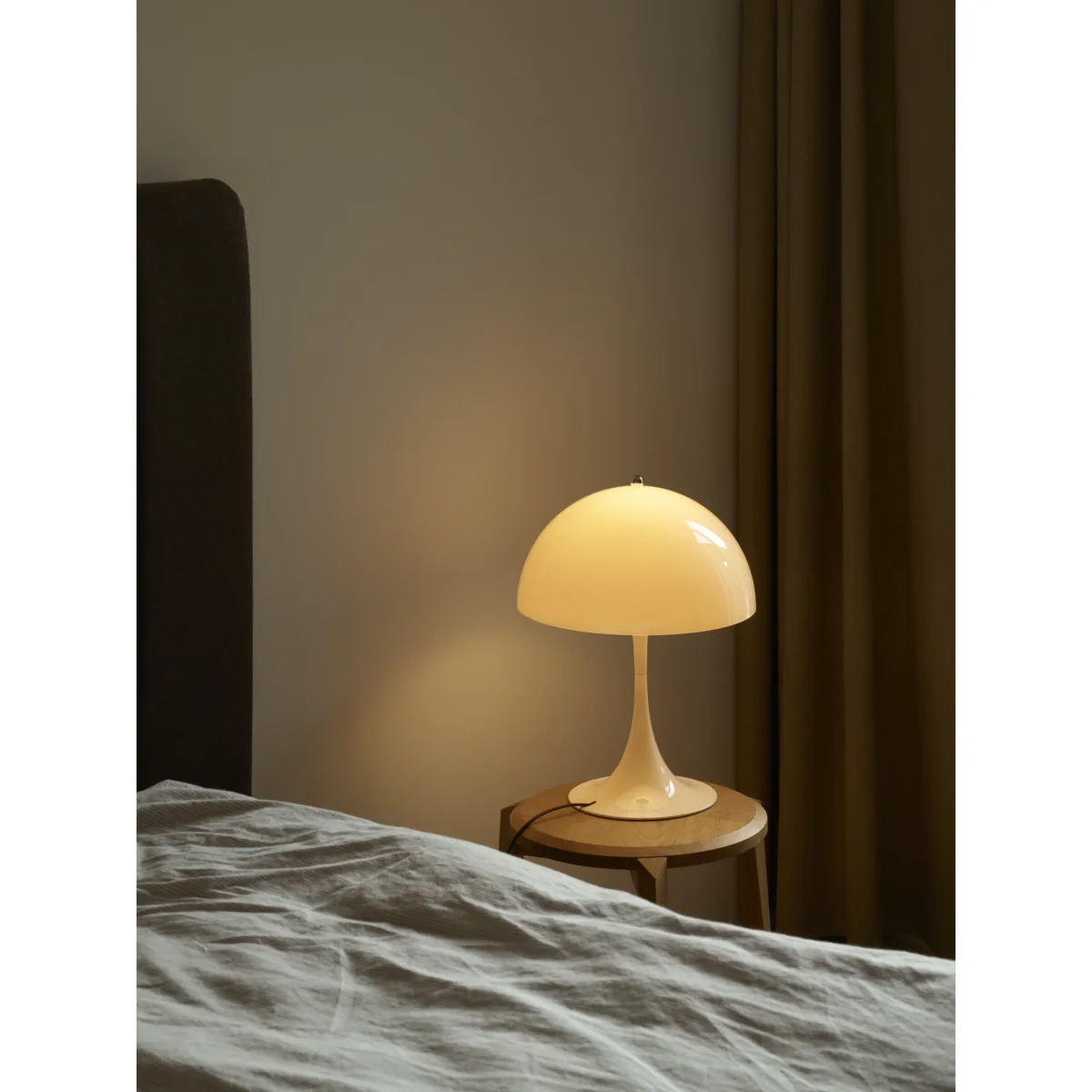 PANTHELLA 320 OPAL BEIGE BORDLAMPE - Billede 4